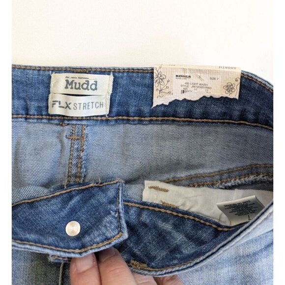 Mudd FLX Shortie Cuffed Shorts Size 7 Low Rise Light Wash Denim NWT - Picture 3 of 7